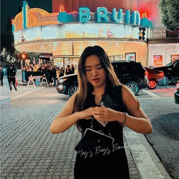 Vivienne Westwood: Kisslock Saturn Logo Mini Emma Granny Frame Crossbody Bag - Picture 16 of 16